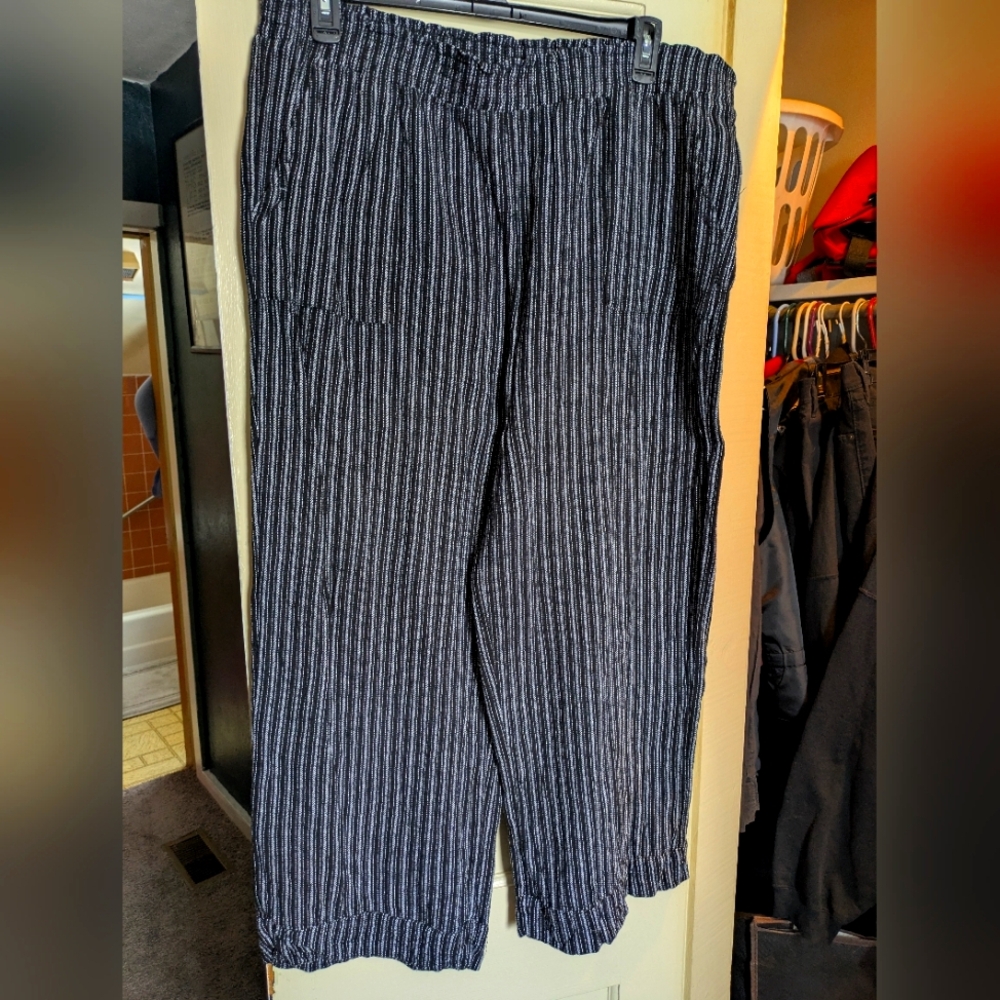 Time and Tru Black/White Pants